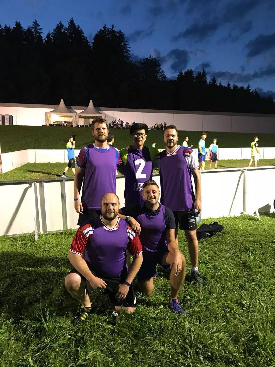 爱游戏体育-红牛二队轻取迈凯伦，拉塞尔带队取胜