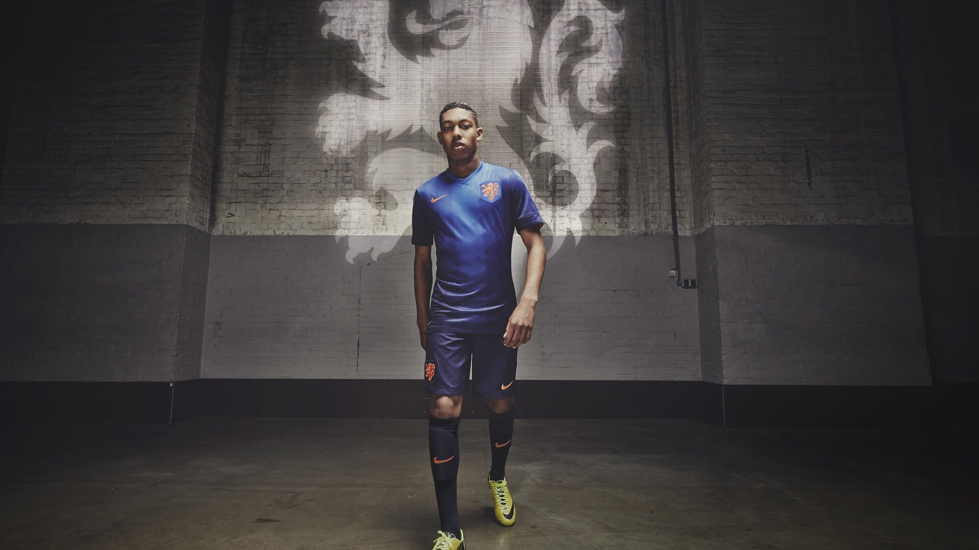 英超争冠焦点战，当足球成为现代战争，佛罗伦萨在克罗地亚的突围是另一种救赎